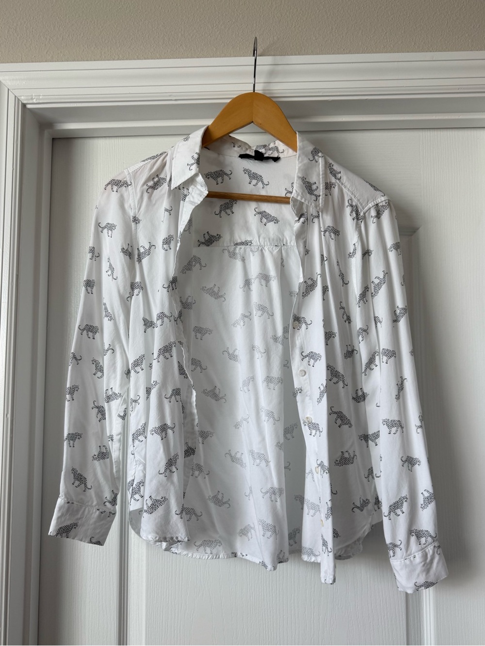 Jane + Delancey Leopard/Cheetah Print Button Down Shirt Size S